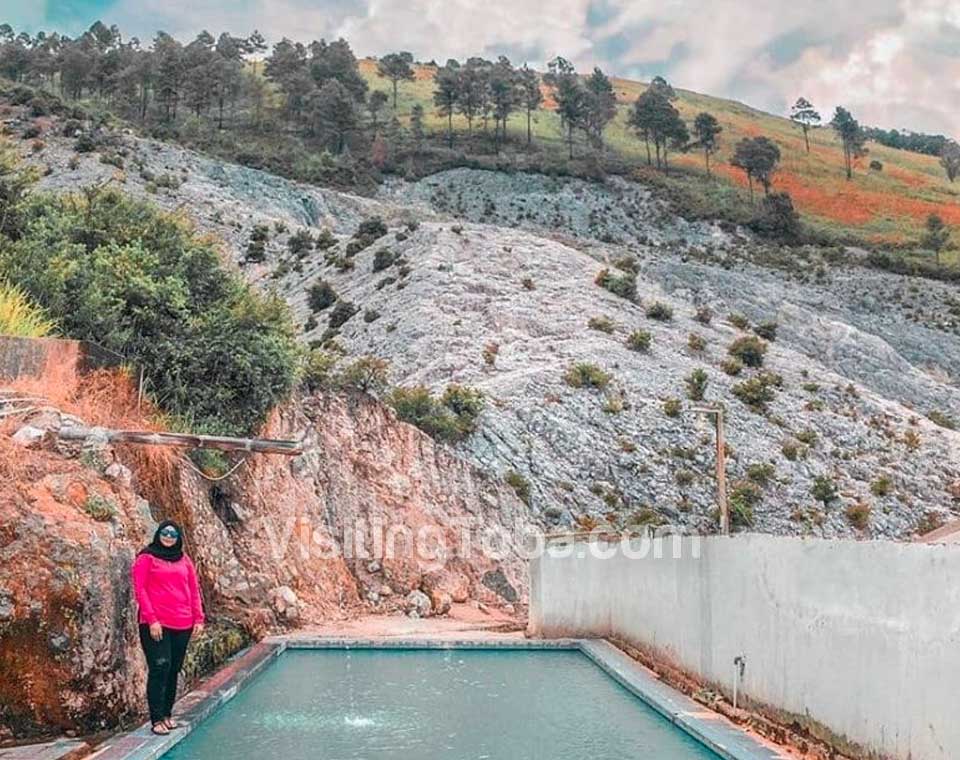 Pemandian Air Panas di Pangururan